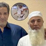 Wasim Akram stones devil in trademark bowling style during Hajj